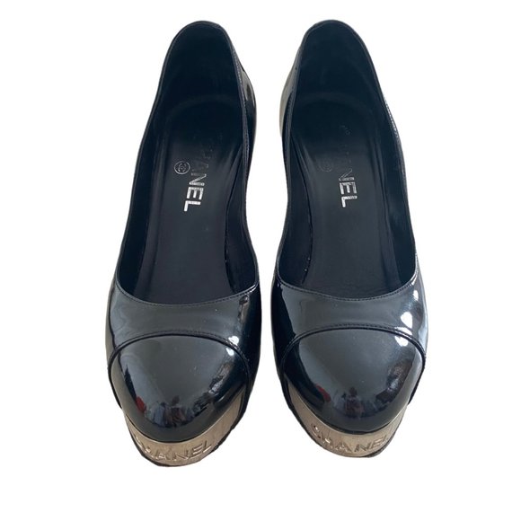 CHANEL black patent leather toe cap logo metal plate platform chunky pump 8 38 - Picture 1 of 13